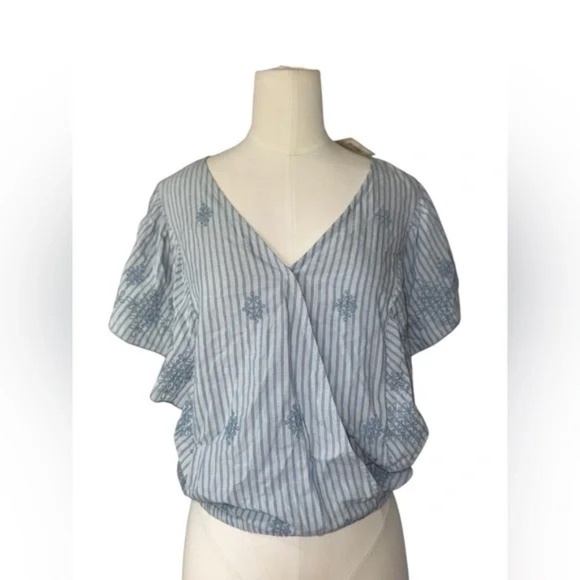 LUCKY BRAND - Cross Over Flutter Sleeve Top - Blue in Small - Picture 4 of 6